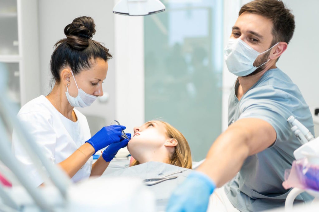 Zawód stomatologa stale ewoluuje i wprowadza coraz to nowe technologie