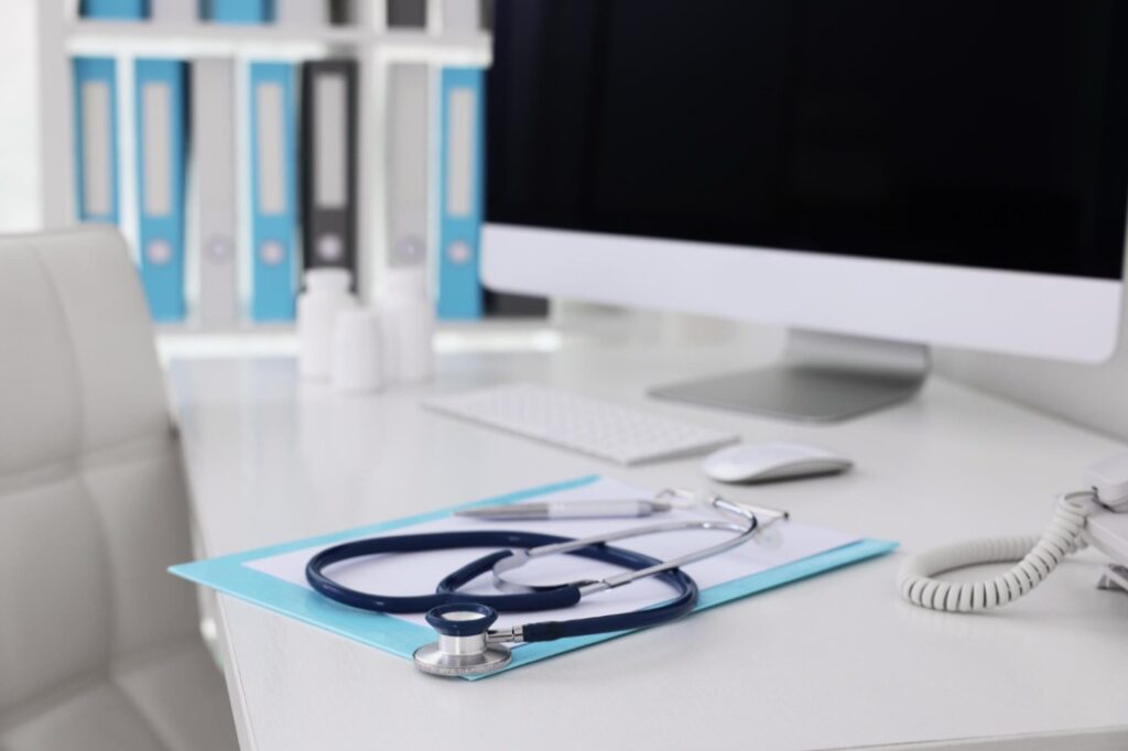 Współczesna medycyna, choć rozwija się w zawrotnym tempie, niesie za sobą nie tylko korzyści, ale i ryzyka